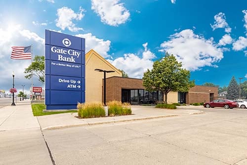 Exterior view of Gate City Bank, located at 802 Dakota Avenue in Wahpeton, ND