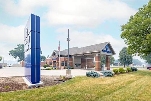 Exterior view and drive-up lane at Gate City Bank, located at 1630 Broadway Street in Alexandria, MN